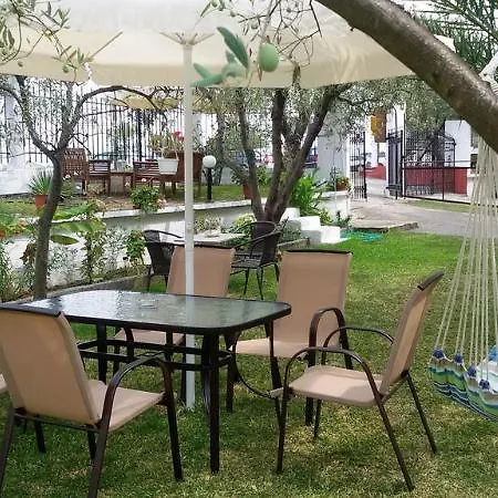Hotel Mari Evans *