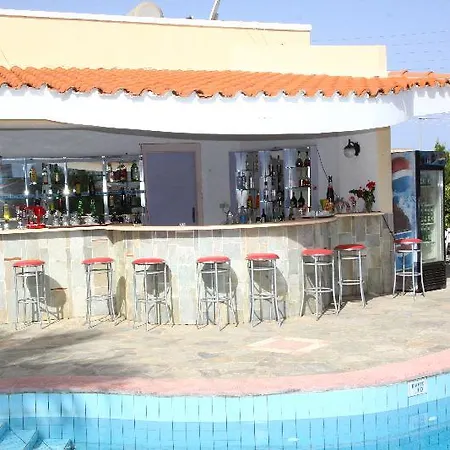 Hotel Mari Evans *